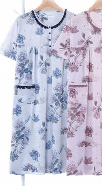 Short-sleeved printed cotton nightgown