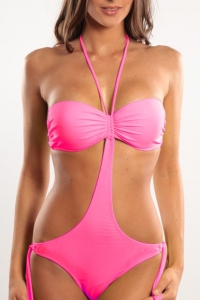 Pink Woman’s trikini swimsuit designed with an underwire push-up