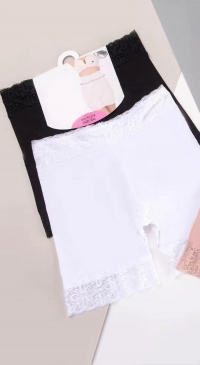 Short cotton lace panties