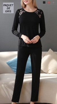 Off-season pajamas in fluid fabric and GRAY lace