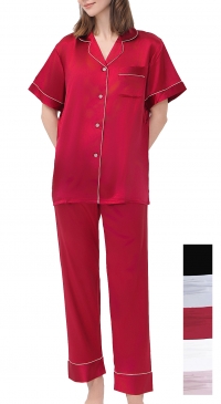 Short-sleeved satin pajamas in a choice of colors